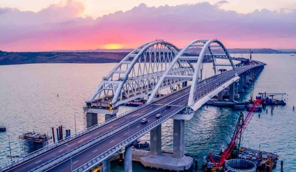 Крымский мост принял за июль почти 800 000 автомобилей