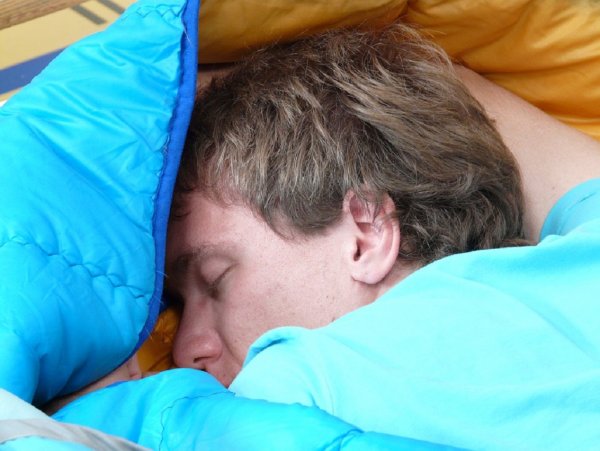 Ученые: Длительный сон влечет за собой риск умереть раньше срока