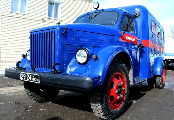 Милицейский фургон ГАЗ-51 из «Операции Ы» продают в Новосибирске