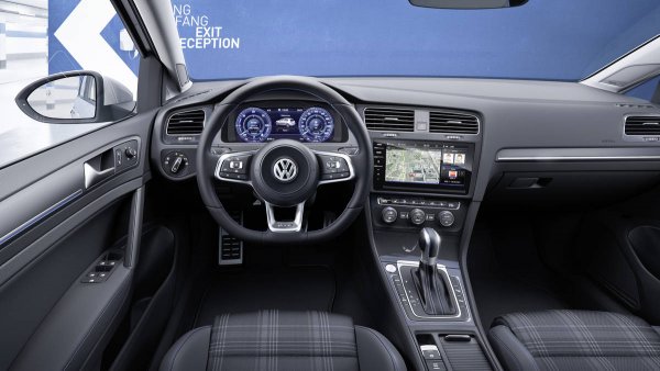 Volkswagen Golf появится в России в сентябре
