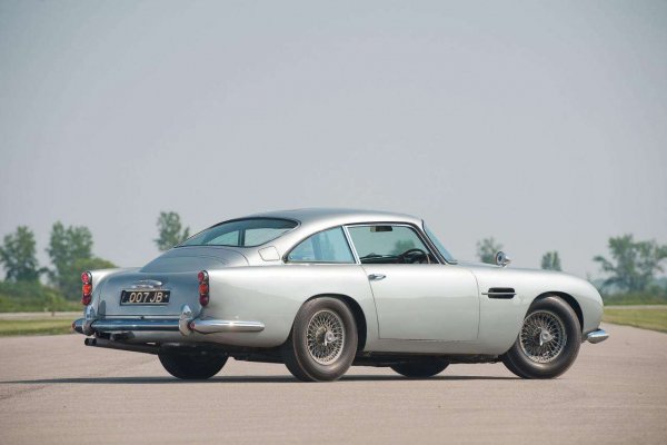Aston Martin выпустит 25 «бондовских» DB5 со шпионскими гаджетами