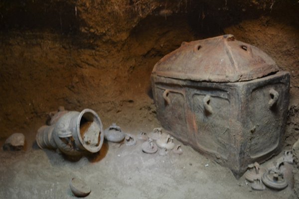 На Крите раскопали гробницу возрастом более 3 тысяч лет