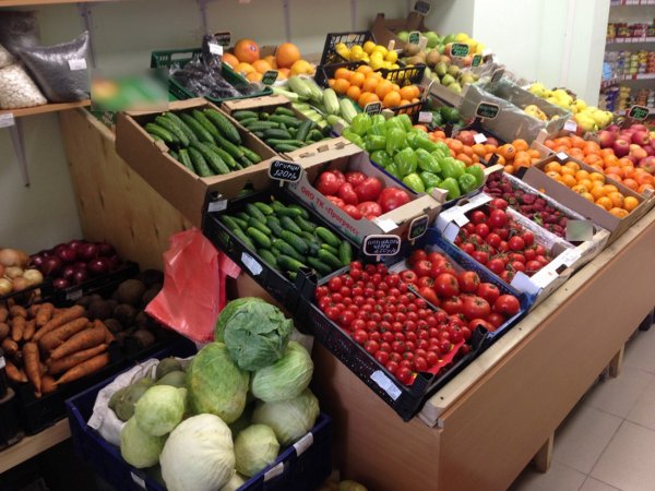 В Москве фруктовый и овощной отделы «Пятёрочки» разозлили голого покупателя