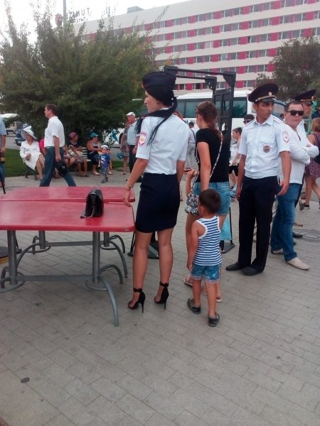 «Дама-полицай»: Жительница Астрахани против высоких каблуков на женщинах-полицейских
