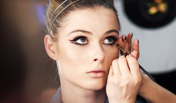 Ученые выяснили, какой тип макияжа в женщинах сводит мужчин с ума