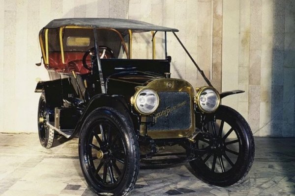 На «Авито» продают первый российский автомобиль – ему более 100 лет