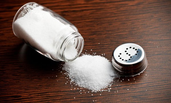 Ученые выяснили, что нехватка соли вызывает тошноту и мышечные судороги