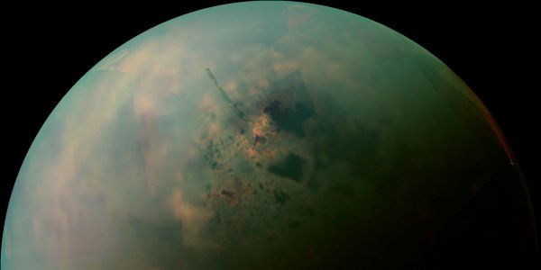 Зонд Cassini сделал фото удивительного явления на Титане