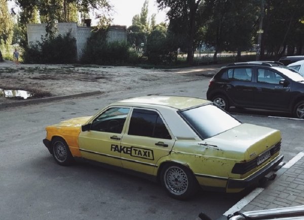 В Воронеже сфотографировали автомобиль из взрослых фильмов