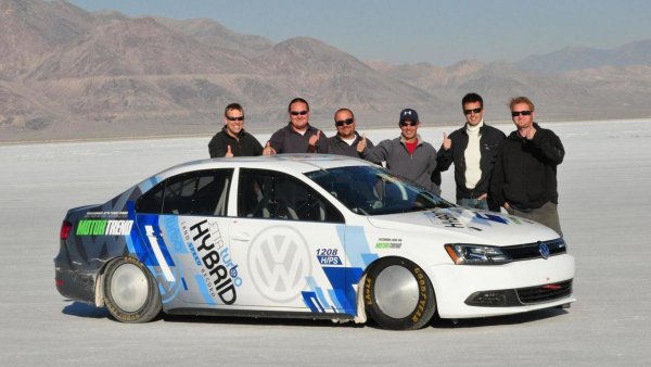 Седан Volkswagen Jetta установил новый рекорд скорости в США