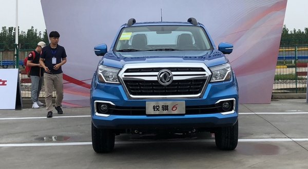 Dongfeng запустил производство пикапа на базе Nissan Navara и Mercedes X-Class