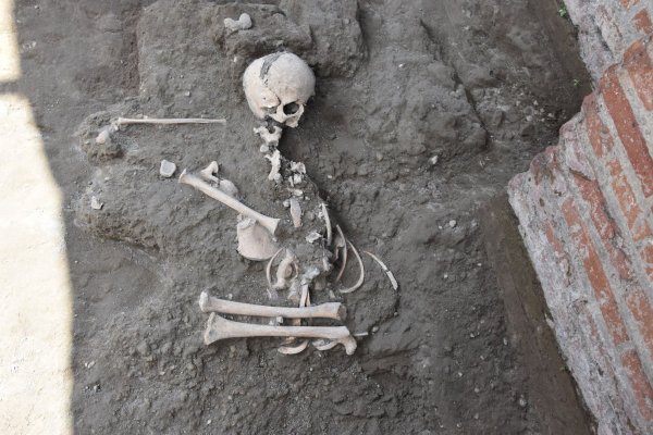 В Италии обнаружили останки заколдованного ребенка с камнем во рту