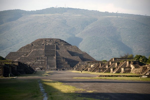 В Мексике под Пирамидой Луны найдена тайная комната