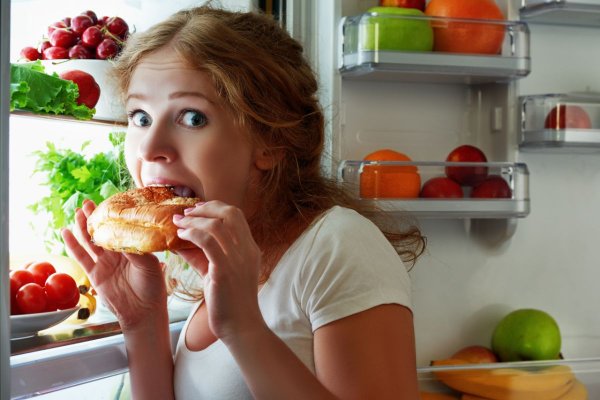 Кардиологи: Поздний прием пищи опасен для организма человека