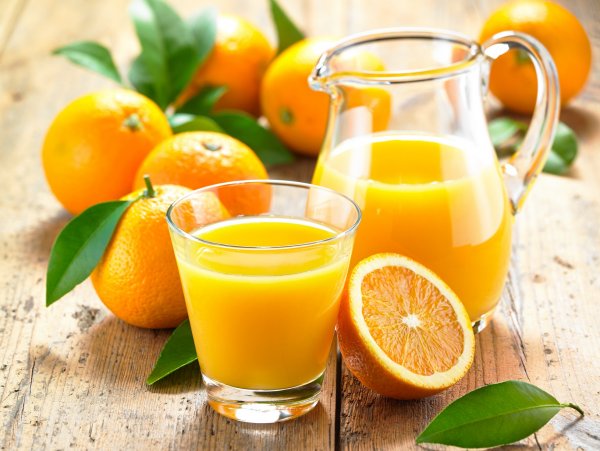 Ученые: Апельсиновый сок вредит здоровью и не помогает похудеть