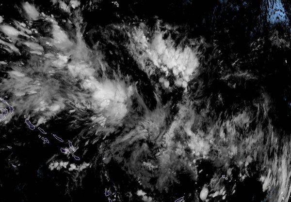 Спутники сняли на камеру бушующий в Тихом океане шторм с 17-метровыми волнами