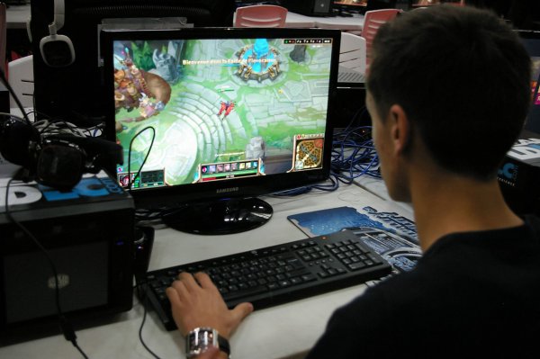 Школьники в опасности: Увлечение компьютерными играми может привести к болезни Альцгеймера