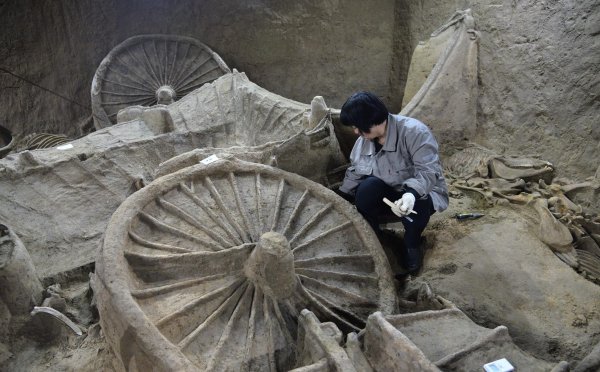 В Индии археологи обнаружили колесницы возрастом 4 тысячи лет