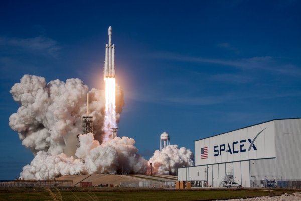Впервые в истории: SpaceX запустила двигатель на образце «Звездёлата»