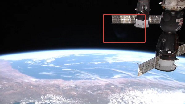 «Нибиру вернулась»: NASA зафиксировало «планету призрак», летящую к Земле  - Роскосмос готовит бронижилетную ткань на МКС