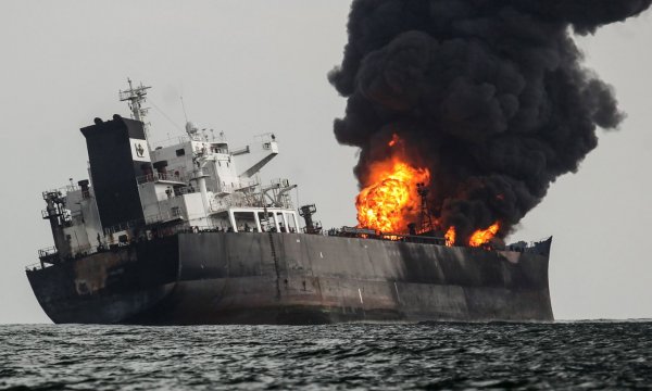 Море будет гореть: Началось массовое уничтожение нефтяной промышленности пришельцами с Нибиру - уфолог