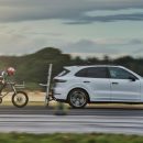 Porsche Cayenne Turbo помог велосипедисту установить рекорд скорости Porsche Cayenne Turbo помог велосипедисту установить рекорд скорости