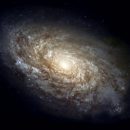 Самая яркая галактика Вселенной пожирает своих соседей Самая яркая галактика Вселенной пожирает своих соседей