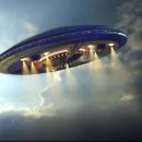 Пассажиры самолета над Аляской заметили настоящий светящийся НЛО Пассажиры самолета над Аляской заметили настоящий светящийся НЛО