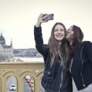 Селфи делают людей глупее и стирают память – учёный