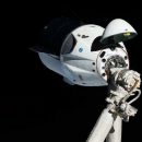 Пришельцы рядом? Crew Dragon запечатлел странный объект на орбите Пришельцы рядом? Crew Dragon запечатлел странный объект на орбите