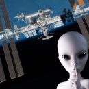 «Обороняйте МКС сами!»: Россия не хочет рисковать жизнями астронавтов, пока США «зачищают» станцию от пришельцев «Обороняйте МКС сами!»: Россия не хочет рисковать жизнями астронавтов, пока США «зачищают» станцию от пришельцев